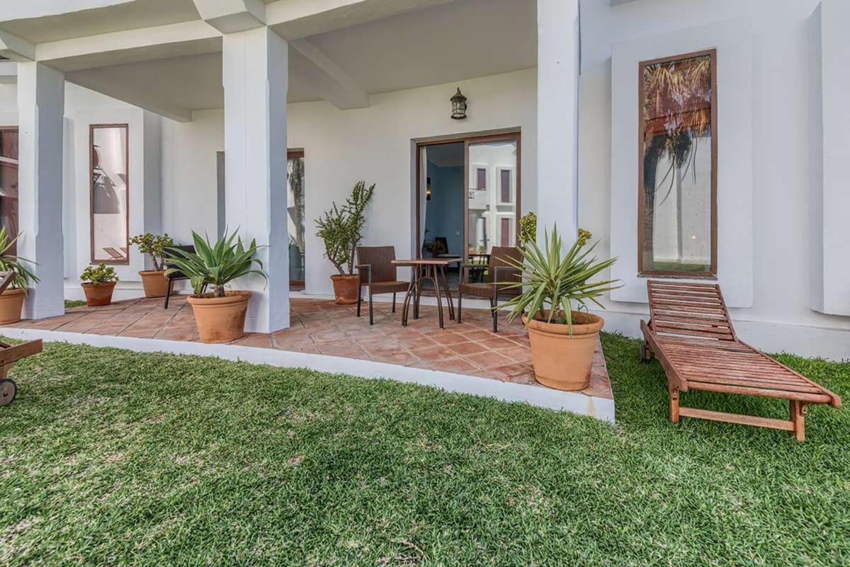 Apartamentos Turisticos Bahia De Trafalgar Zahora Exterior photo