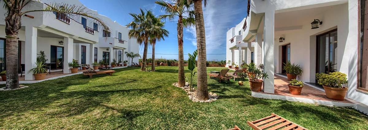 Apartamentos Turisticos Bahia De Trafalgar Zahora Exterior photo