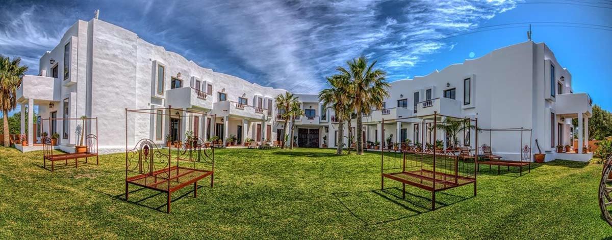 Apartamentos Turisticos Bahia De Trafalgar Zahora Exterior photo