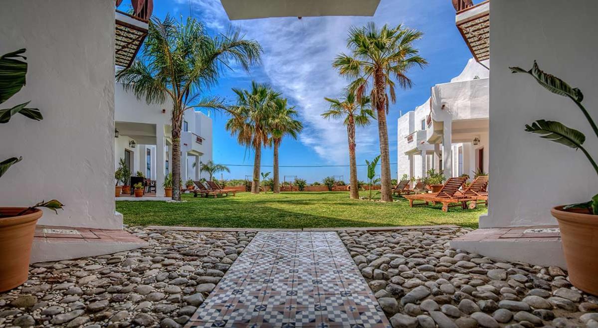 Apartamentos Turisticos Bahia De Trafalgar Zahora Exterior photo
